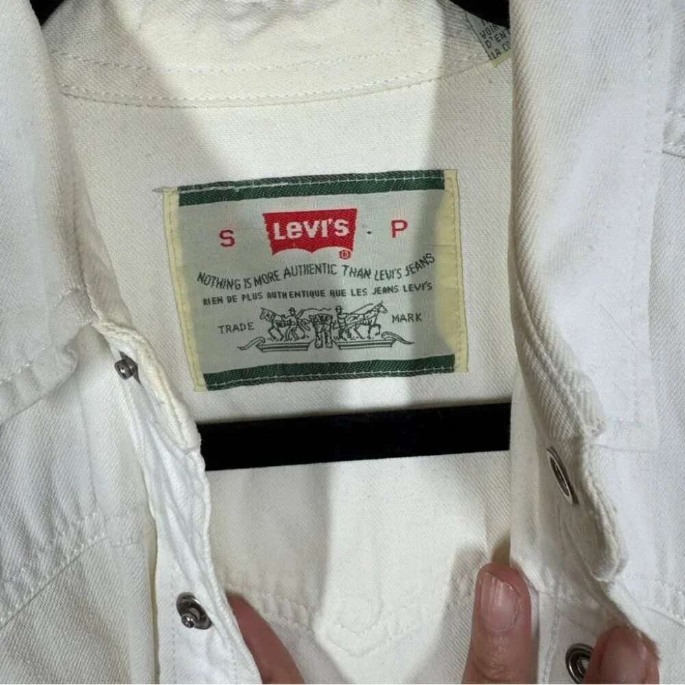 Vintage Levi’s White Western Button Up Shirt Mens Size S Classic Denim Style